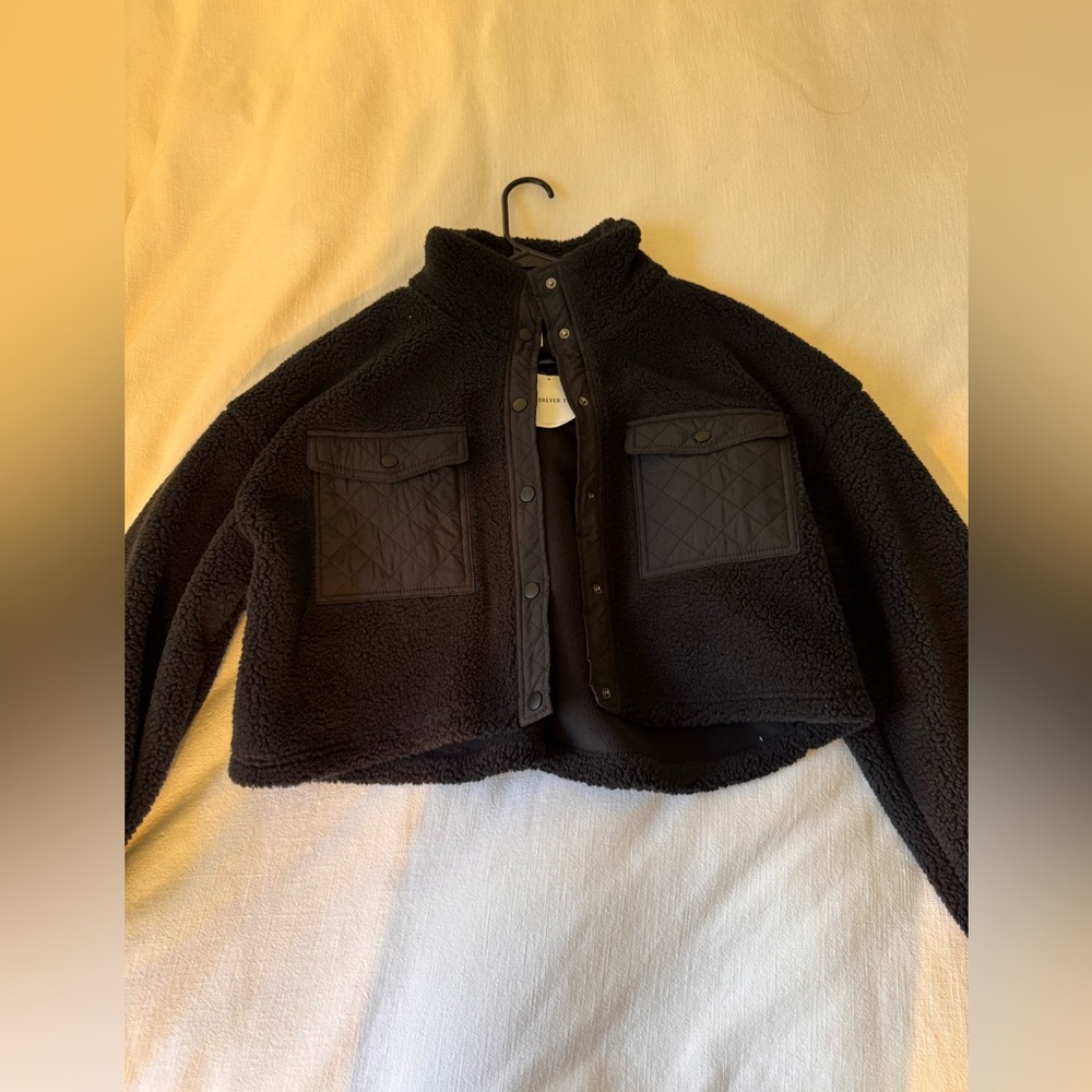 Forever 21 Sherpa cropped jacket 
Size large